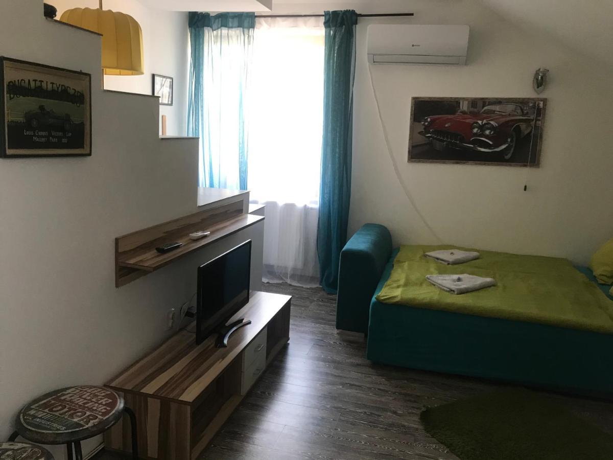 Old'S Car Zimmer & Apartment Vermietung フェルデン・アム・ヴェルターゼー エクステリア 写真